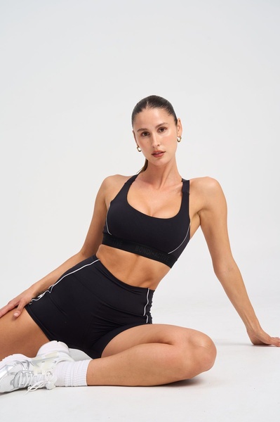 sports bra, workout shorts, activewear set, athletic shorts, training bra, bestseller push, minimalist, trustworthy, fresh, neutral